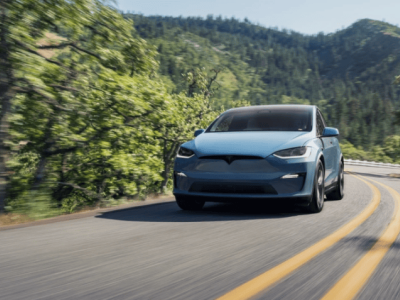特斯拉改款Model S/X來襲，寒霜藍新配色引領高端電動車新風尚